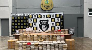 Polícia de Manaus apreende 330 kg de maconha vinda da Colômbia image for Polícia de Manaus apreende 330 kg de maconha vinda da Colômbia