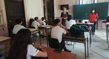 image for Nueva fiesta de uniformes y aprendizaje en Cuba
