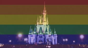 Imagen de Disney con fondo de colores del LGTB