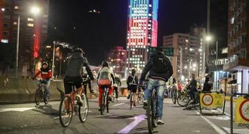 image for Vuelve la ciclovía nocturna a Bogotá