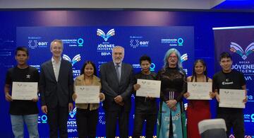 Cinco jóvenes indígenas reciben becas universitarias con acceso a tecnología e internet image for Cinco jóvenes indígenas reciben becas universitarias con acceso a tecnología e internet