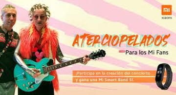 Personas armadas con capuchas