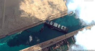 image for Intento de reflotar megabuque encallado en canal de Suez fracasa