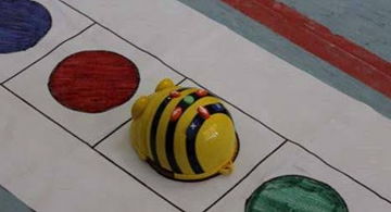 image for Alumnos de jardín aprenden a programar con una abeja robot