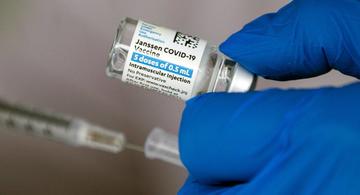 image for EE UU  pide frenar el uso de la vacuna de Johnson & Johnson