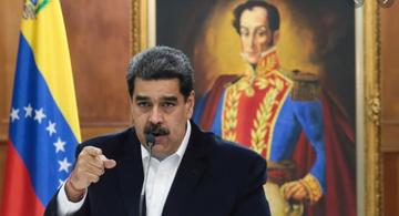 Presidente Maduro en una oficina