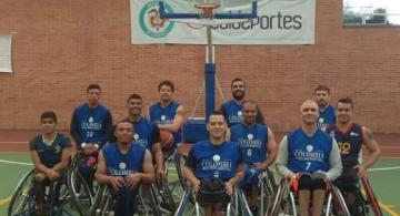 Deportistas de baloncesto en silla de ruedas