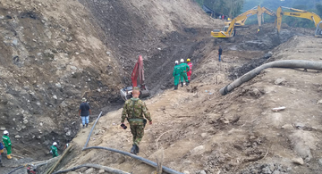 image for Cuerpos sin vida de los once mineros son rescatados