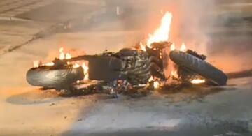 image for Ladrones que iban a robar local en Bogotá les quemaron la moto