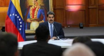 Presidente Maduro en reunion con personas