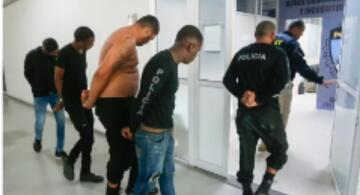 image for Seis bandidos foram baleados e nove estão presos