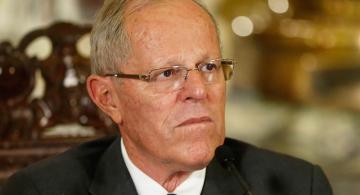 Expresidente Kuczynsk en foto de terno