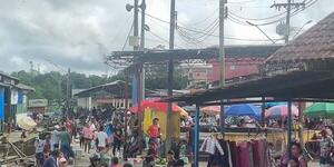 Pessoas na feira 