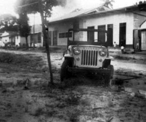 Cr 10 un carro estacionado