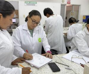 image for Estudiantes de la UNAL Sede Amazonia inician prácticas de laboratorio