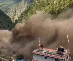 Avalancha desata devastadora inundación en frontera entre China y Nepal image for Avalancha desata devastadora inundación en frontera entre China y Nepal