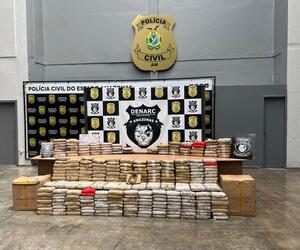 Polícia de Manaus apreende 330 kg de maconha vinda da Colômbia image for Polícia de Manaus apreende 330 kg de maconha vinda da Colômbia