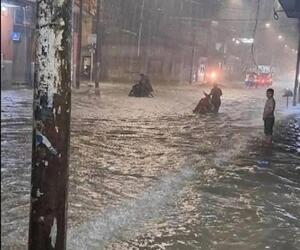 image for Lluvias torrenciales causan inundaciones críticas en calles de Iquitos