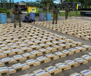 Ejército y Armada incautan 2 toneladas de droga en el Putumayo image for Ejército y Armada incautan 2 toneladas de droga en el Putumayo