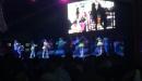 Perdonas en una tarima bailando