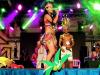 Mujer en tarima en concurso