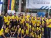 Jovenes deportistas en una foto con el equipo