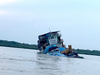 image for Embarcación encalla en un banco de arena y se hunde en el río Ucayali