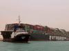 image for Portacontenedores permanece atascado en el canal de Suez