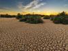 Tierra seca por los efectos del sol