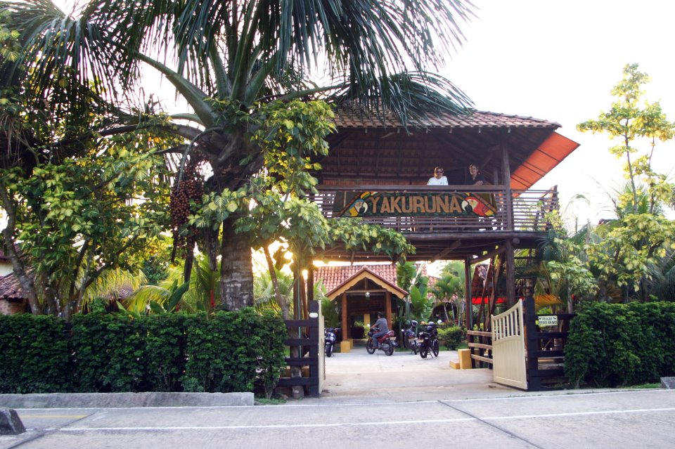 Entrada del hotel Yucuruna